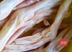 泡椒鸭爪的做法图解1
