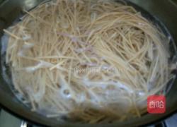 番茄鸡蛋面的做法图解1