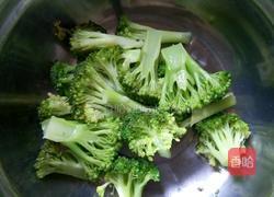 凉拌木耳西兰花的做法图解2