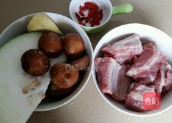 香菇冬瓜排骨汤的做法图解1