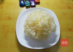 银耳糖水的做法图解1