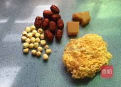 莲子银耳红枣汤的做法图解1