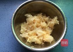 莲子银耳红枣汤的做法图解3