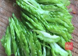 苦瓜炒虾米的做法图解2