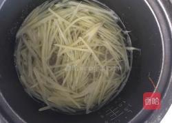 芹菜炒土豆片的做法图解4