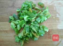 青椒玉米粒的做法图解2