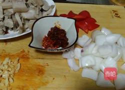 洋葱炒回锅肉的做法图解2