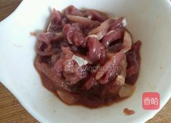 青椒胡萝卜炒肉丝的做法图解2