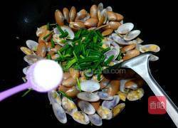 姜葱炒花蛤的做法图解7