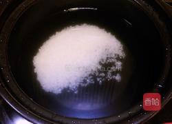 正宗皮蛋瘦肉粥的做法图解2