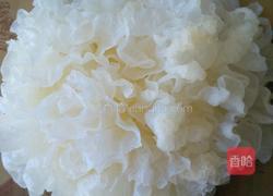 银耳炒鸡蛋的做法图解1