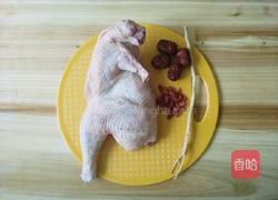 红枣枸杞党参蒸鸡的做法图解1