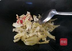酸菜炒肉丝的做法图解6
