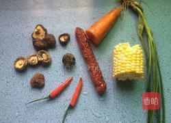 香菇腊肠焖饭的做法图解1