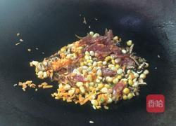 香菇腊肠焖饭的做法图解6