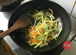 胡萝卜炒香芹的做法图解6