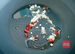 炝炒紫甘蓝的做法图解2