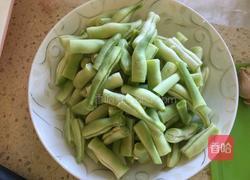 猪肉炒豆角的做法图解1
