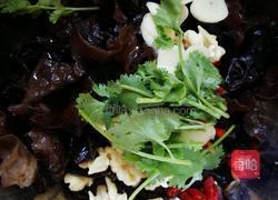 核桃仁拌木耳的做法图解8