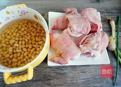 黄豆炖猪蹄的做法图解1
