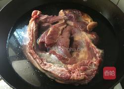 牛肉汤的做法图解1