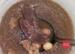 核桃莲子炖猪心的做法图解3