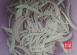 洋葱木耳的做法图解1