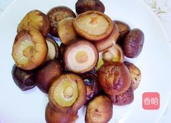 猪脚香菇汤的做法图解2