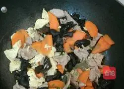 Illustration of how to stir-fry musu pork 9