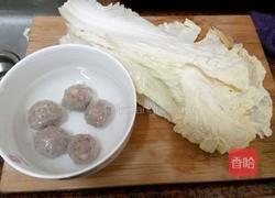 白菜丸子汤的做法图解1