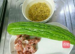 苦瓜黄豆排骨汤的做法图解1