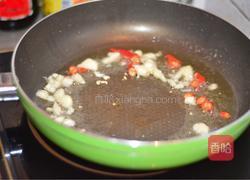 芹菜炒香菇的做法图解2