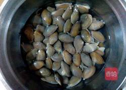 爆炒花甲的做法图解1