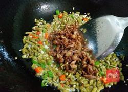 长豆角炒肉丁咸菜的做法图解9