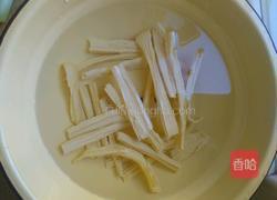 腐竹黄瓜清拌花生米的做法图解1