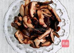 腊味香菇焖饭的做法图解2
