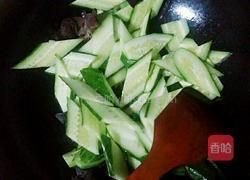 青瓜木耳炒肉的做法图解3