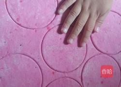 火龙果彩色水饺香菇猪肉馅的做法图解3