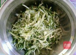 黄瓜猪肉木耳水饺的做法图解5