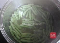 干煸豆王的做法图解2