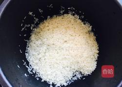 腊肉焖饭的做法图解1