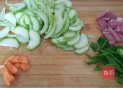 西葫芦炒肉的做法图解2