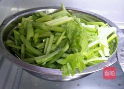 芹菜小炒肉的做法图解1