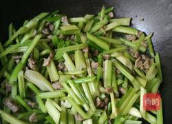 芹菜小炒肉的做法图解4