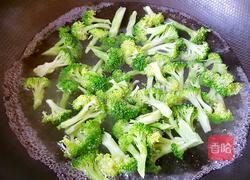 清炒山药西兰花的做法图解1