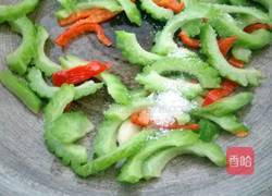 苦瓜炒辣椒的做法图解9