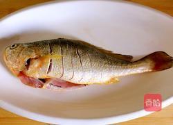 煎黄花鱼的做法图解2