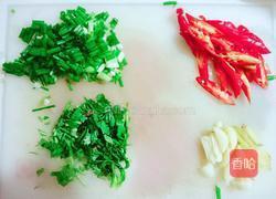 芹菜炒里脊肉的做法图解2