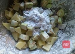 地三鲜盖饭的做法图解1