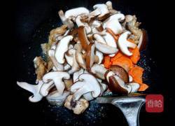 香菇炒鸡肉的做法图解6